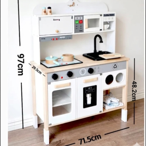 Cocina infantil con flujo de agua